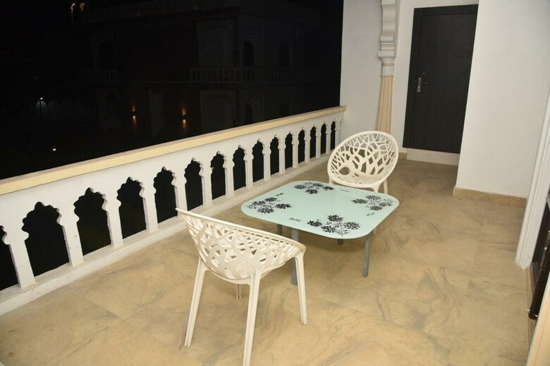 Man Singh Hotel And Resorts