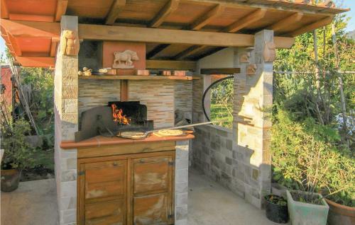 Three-bedroom Holiday Home In Montignoso -ms-