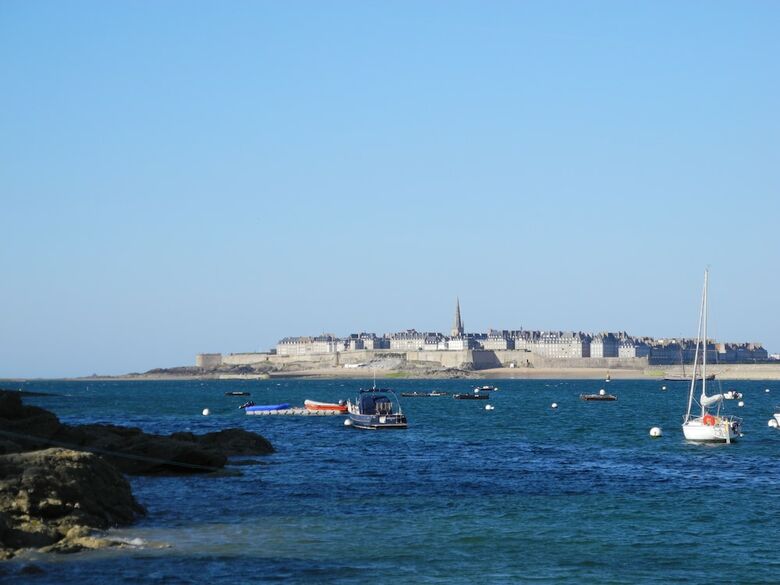 Hotel Aux Couleurs de La Baie