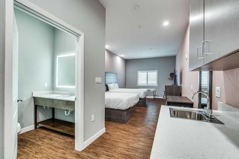 Hotel Scottish Inn & Suites