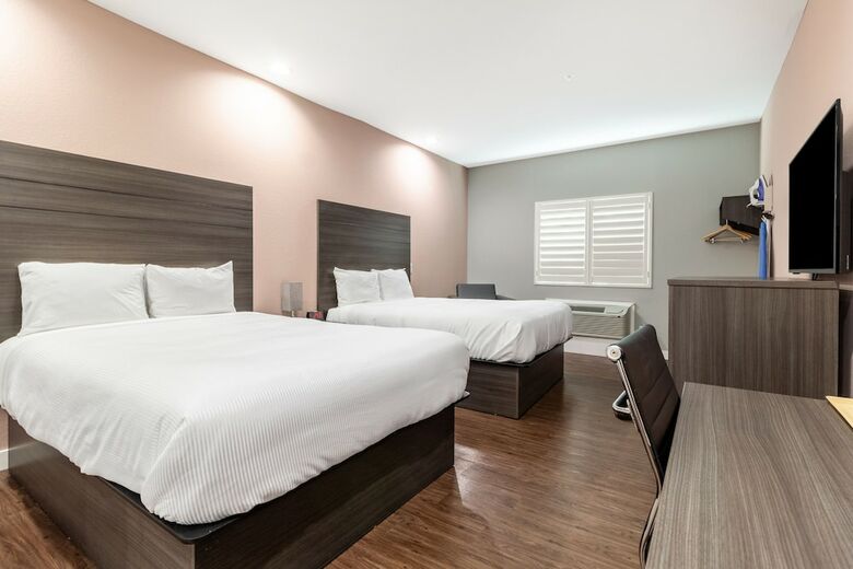 Hotel Scottish Inn & Suites