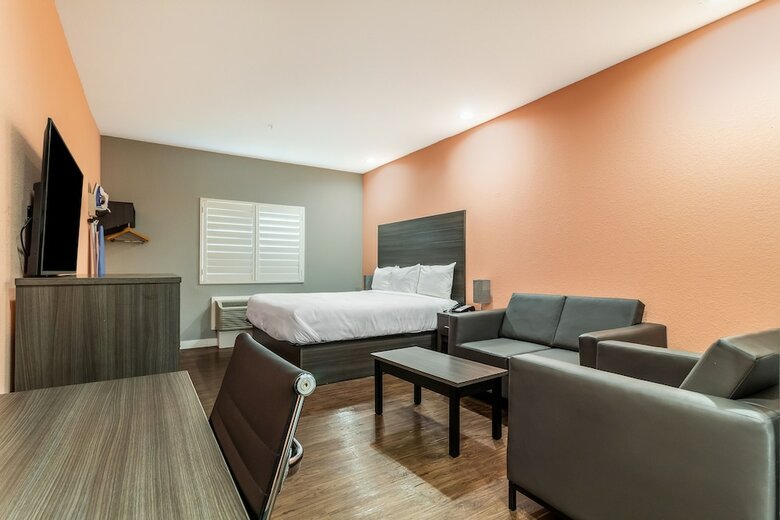 Hotel Scottish Inn & Suites