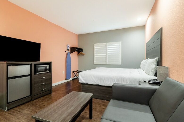 Hotel Scottish Inn & Suites