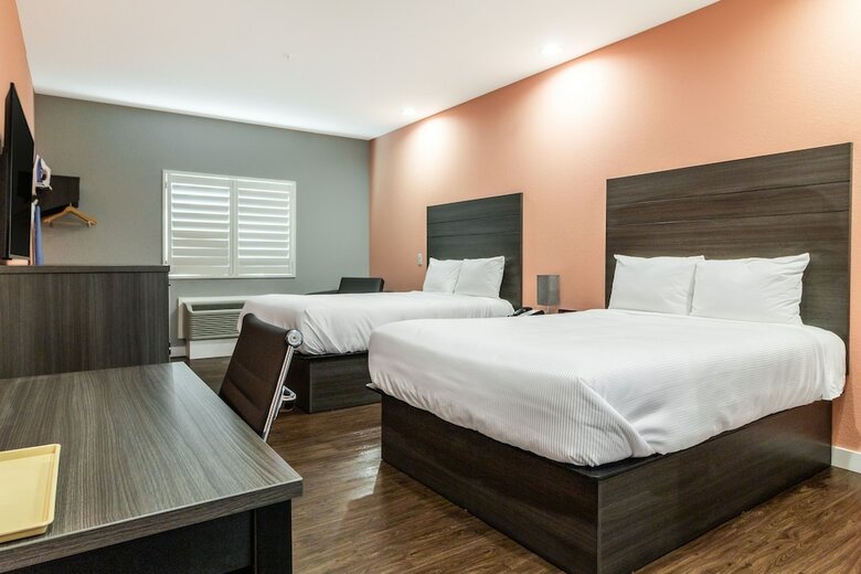 Hotel Scottish Inn & Suites