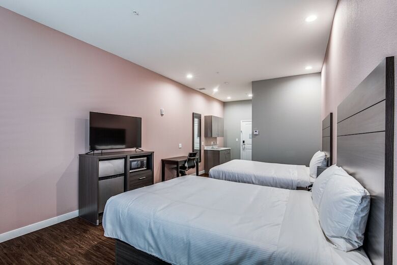 Hotel Scottish Inn & Suites