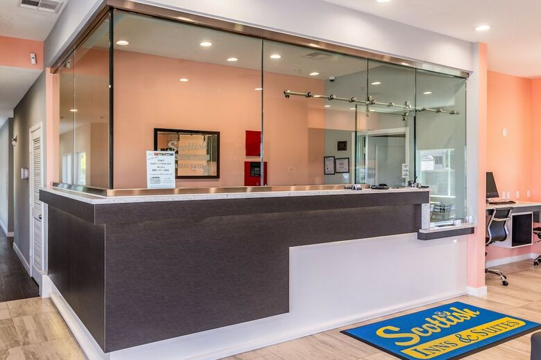 Hotel Scottish Inn & Suites