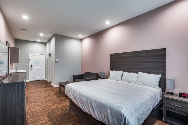 Hotel Scottish Inn & Suites