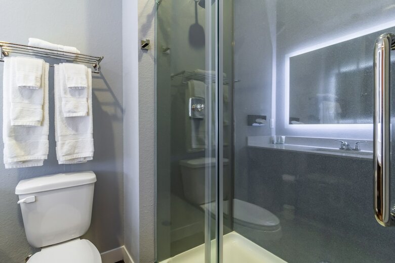 Hotel Scottish Inn & Suites