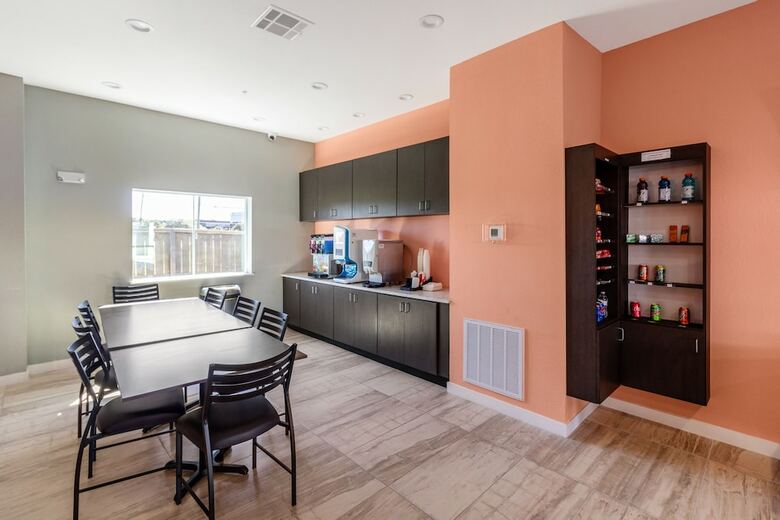 Hotel Scottish Inn & Suites