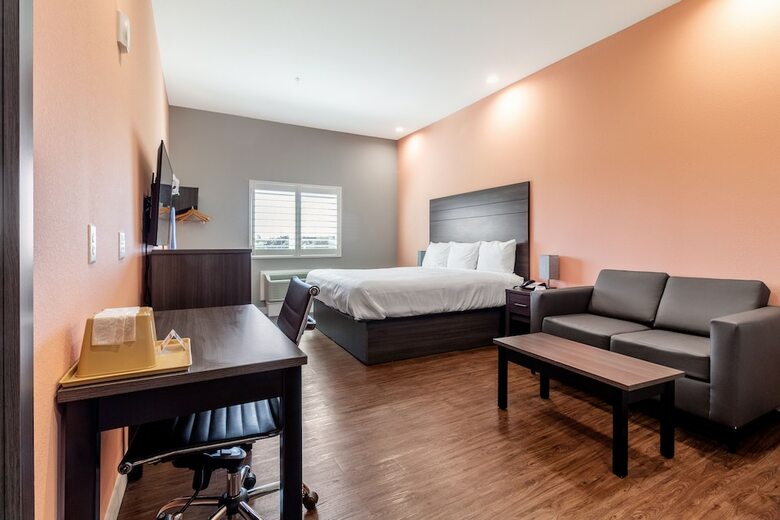 Hotel Scottish Inn & Suites