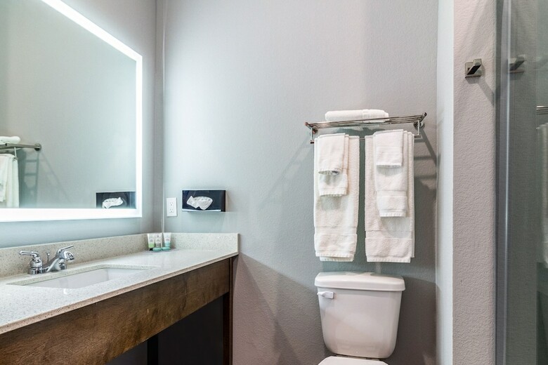 Hotel Scottish Inn & Suites