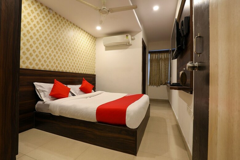 Oyo 14194 Hotel Deccan Lodging And Boarding