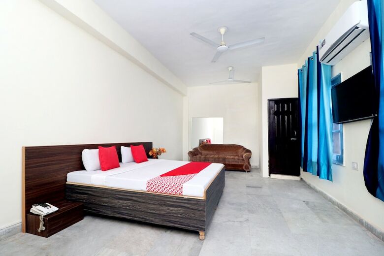 Oyo 18570 Hotel Jazz