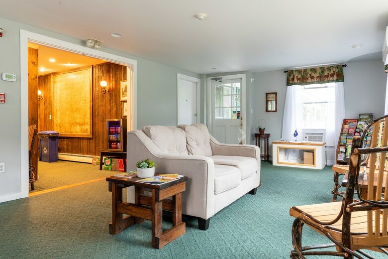 Hotel The Lodge At West River