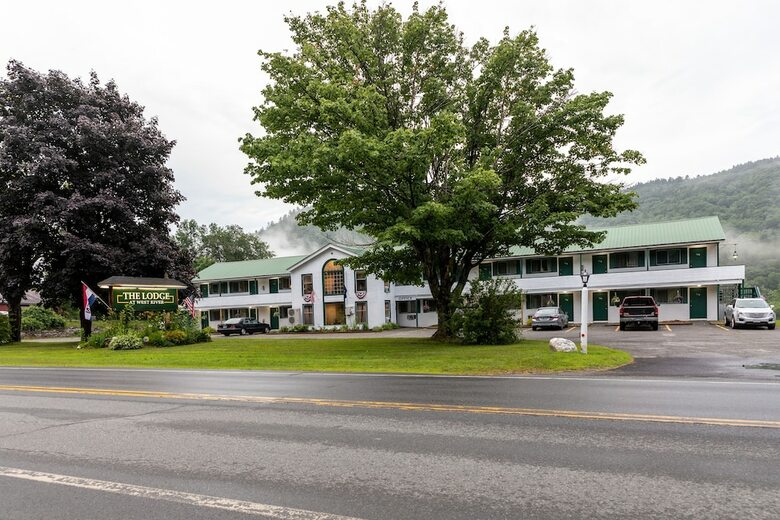 Hotel The Lodge At West River