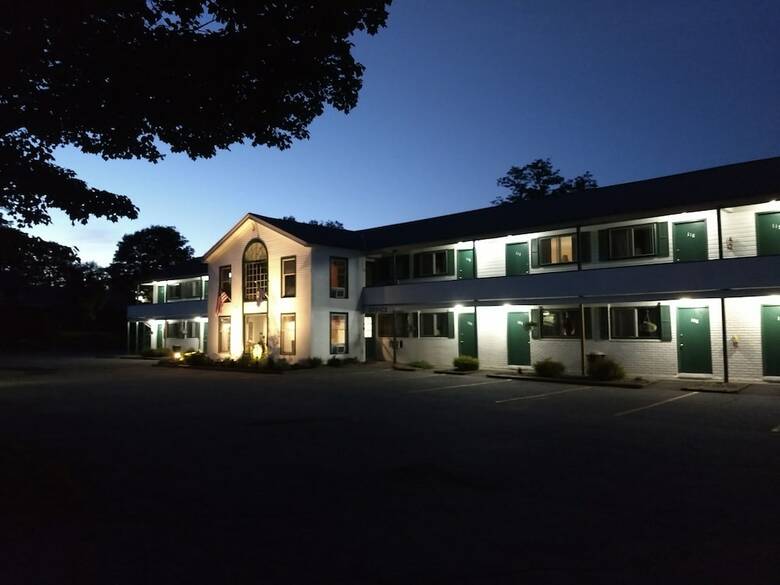 Hotel The Lodge At West River