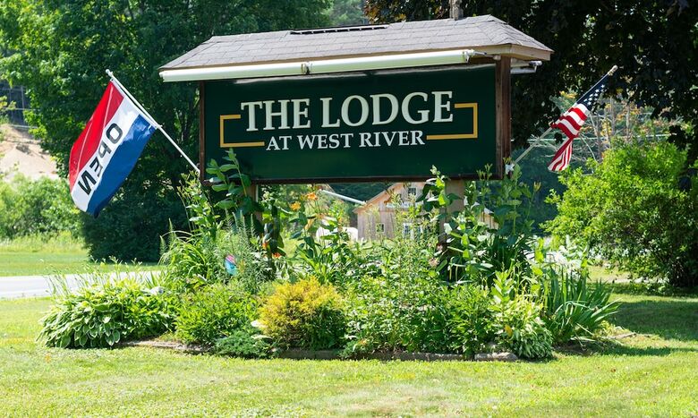 Hotel The Lodge At West River