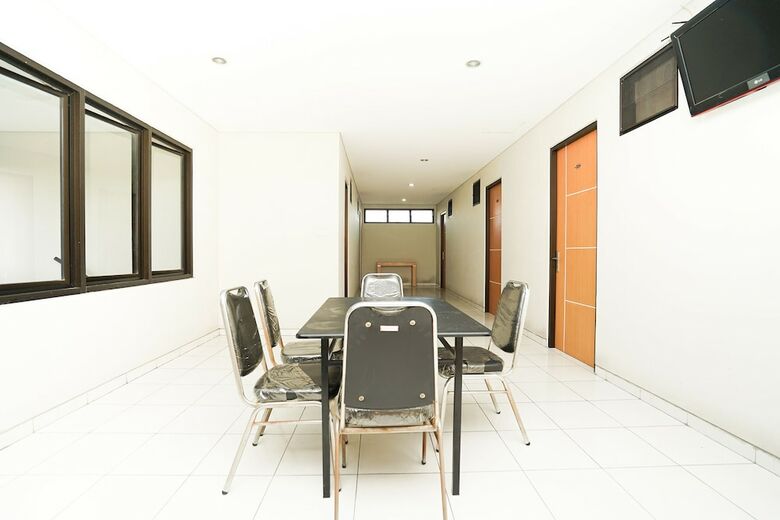 Hotel Oyo 748 R-15