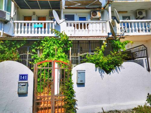Seaview Apartment Duki