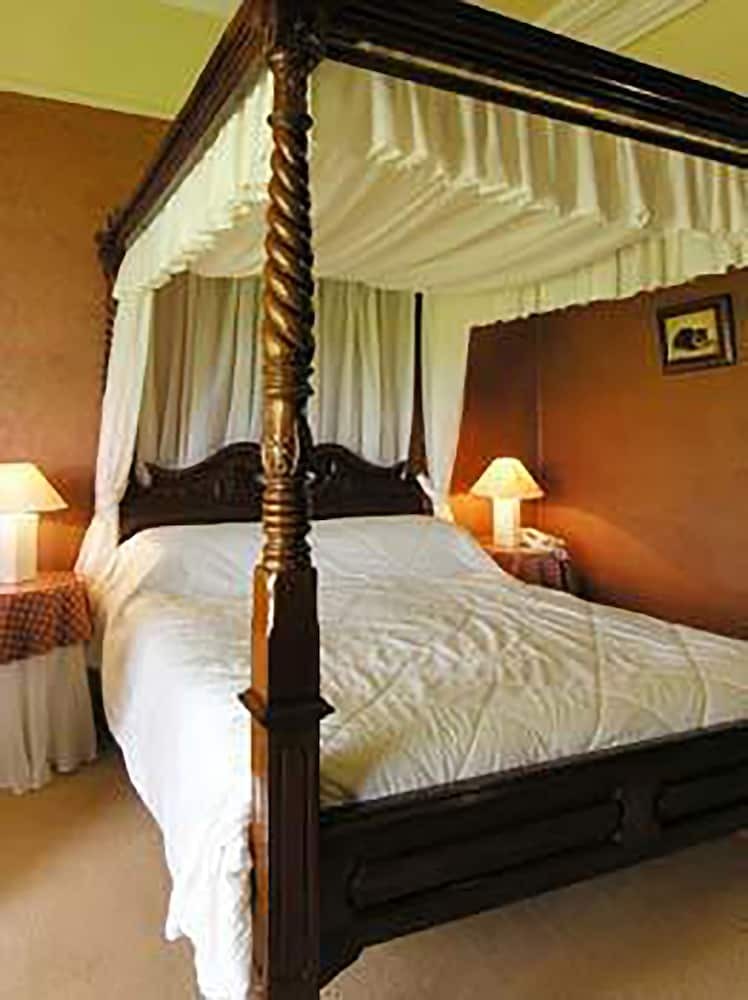 Ballinalacken Castle Country House Hotel