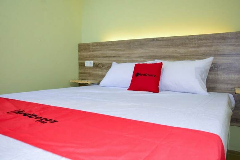 Hotel Reddoorz Near Mangga Dua Square