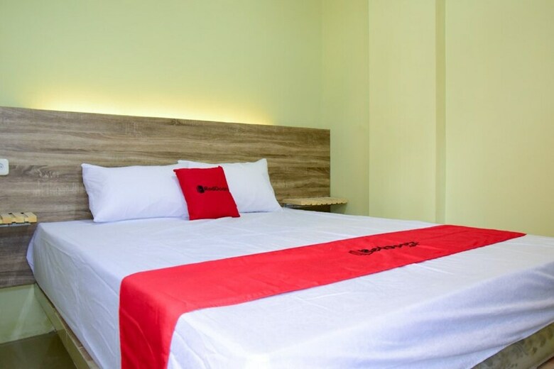 Hotel Reddoorz Near Mangga Dua Square
