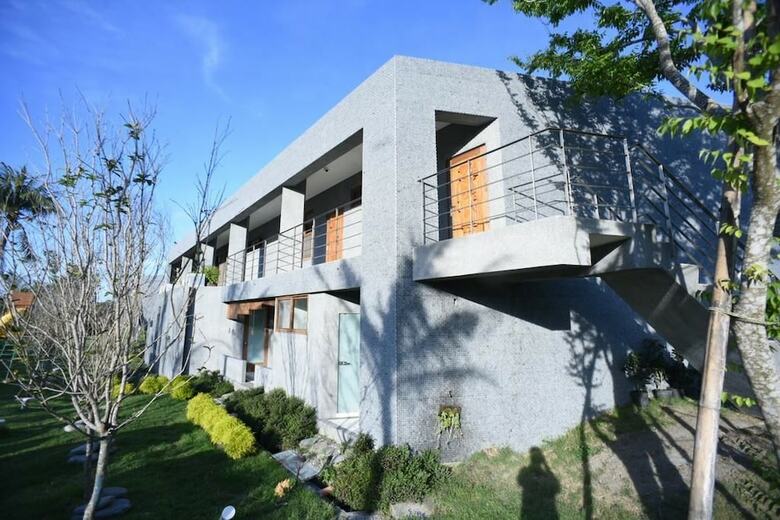 Bed & Breakfast Stone Party