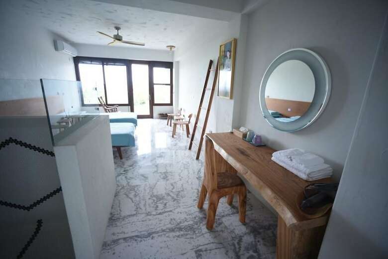 Bed & Breakfast Stone Party