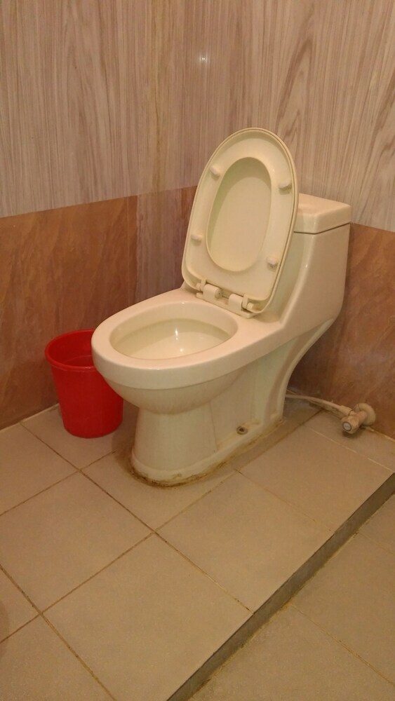 Hotel Iroomz Aditya Residency