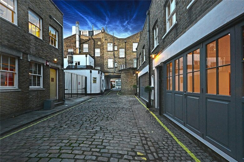 Rainsford Mews By Lime Street