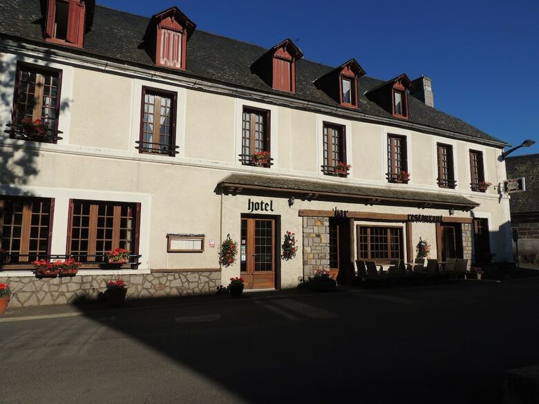 Hotel Restaurant Du Plomb Du Cantal