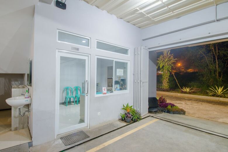 Hotel Oyo 871 Aira Costel
