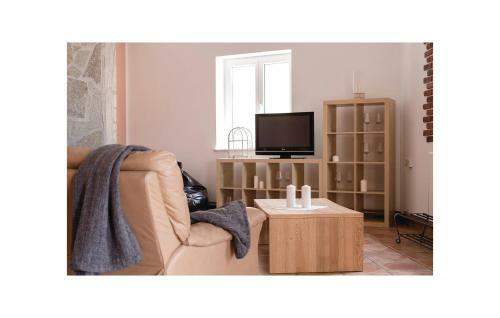 Four-bedroom Holiday Home In Komen