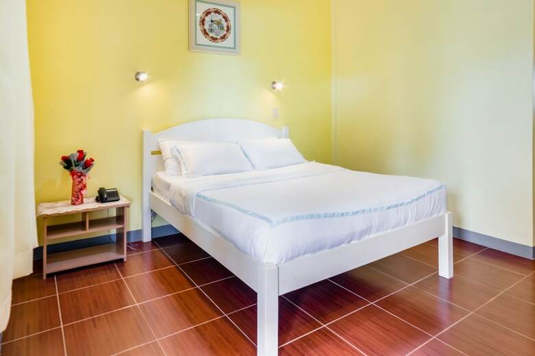 Hotel Moabog Reef & Resort