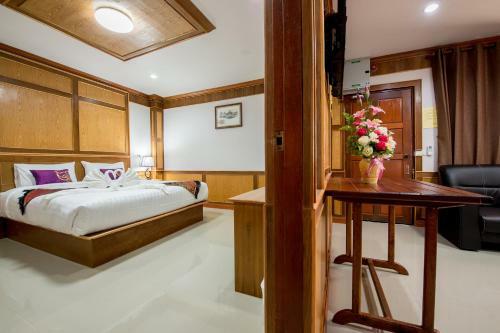 Thatphanom View Hotel