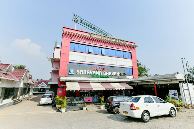 Hotel Oyo 28276 Harshavardhana Inn