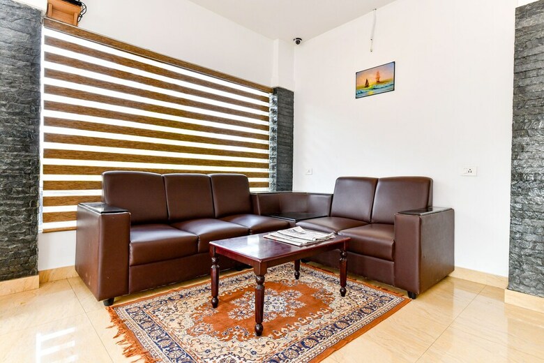 Hotel Oyo 28276 Harshavardhana Inn