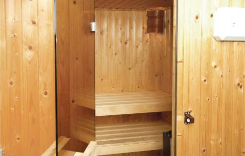 Four-bedroom Holiday Home In Wemeldinge