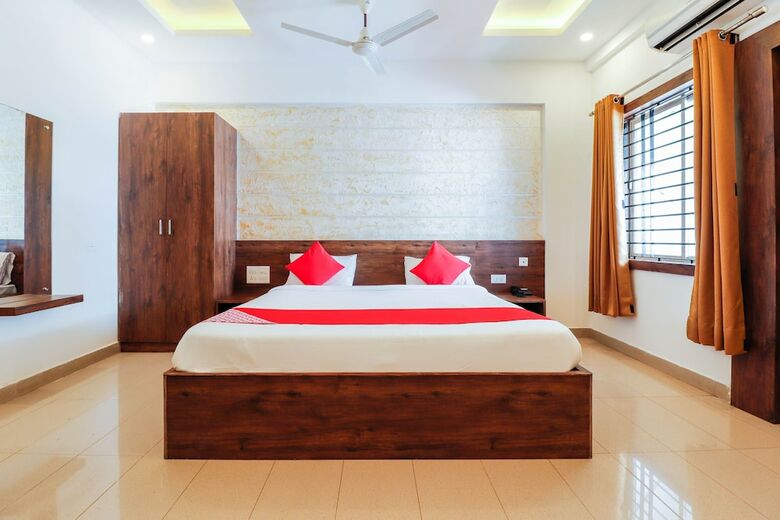 Hotel Oyo 28076 Samrudhi Residency