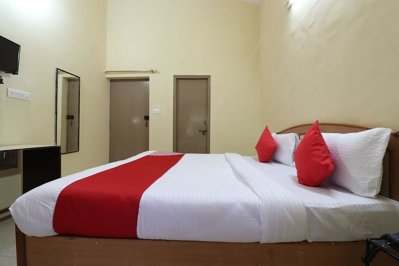 Hotel Oyo 30450 Aamrapaali Water Park