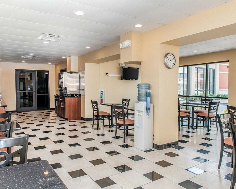 Hotel Quality Inn & Suites