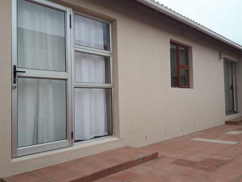 Booked Easy - Near Airport