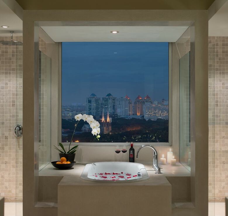 Hotel Sparks Luxe Jakarta