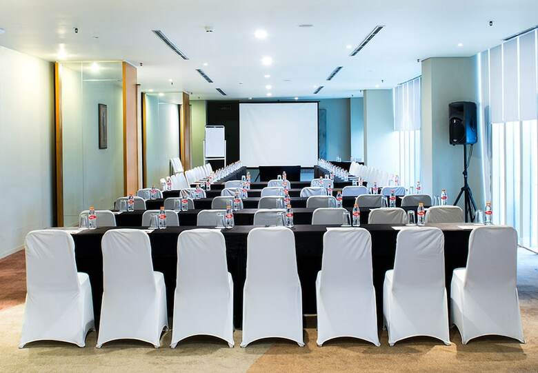 Hotel Sparks Luxe Jakarta
