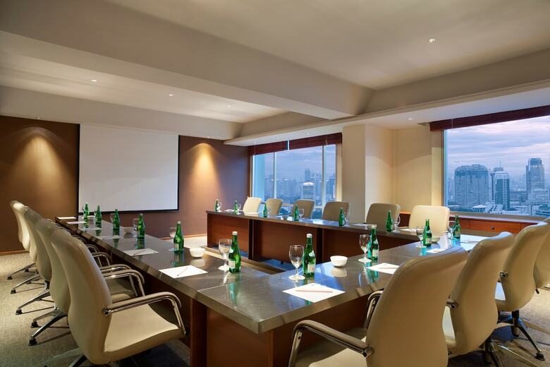 Hotel Sparks Luxe Jakarta