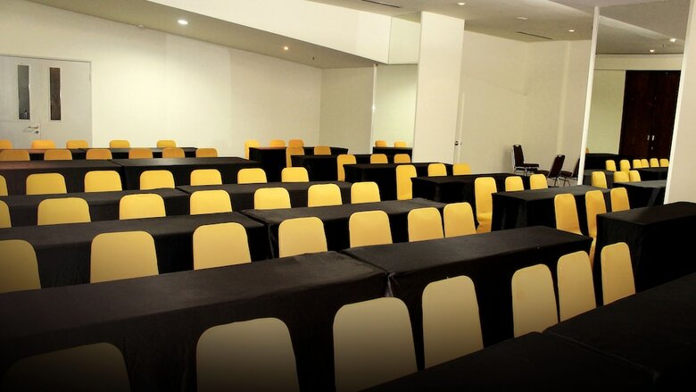Hotel Sparks Luxe Jakarta