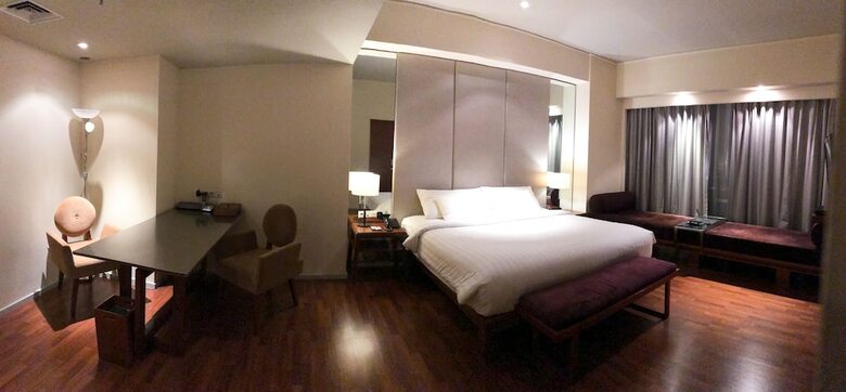 Hotel Sparks Luxe Jakarta