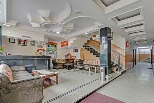 Oyo 24888 Hotel Sham Palace