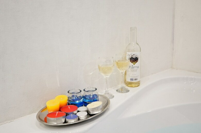 Aparthotel Santorini Style Honeymoon Apartments