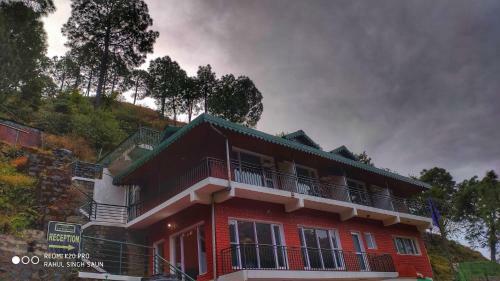 Hotel Safarmaina Resort